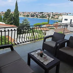 maiden-apartments.hotels-in-trogir.com/