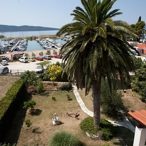 yacht-beach-apartments.hotels-in-trogir.com/