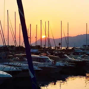 villa-iris-apartments.hotels-in-trogir.com/