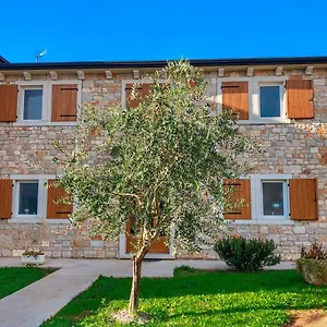 https://rooms-kastel.in-istria.net